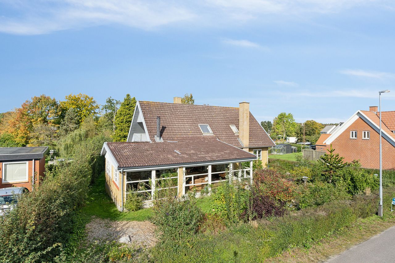 image 02